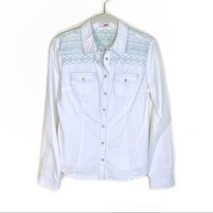 Bongo button down shirt white with blue embroidery